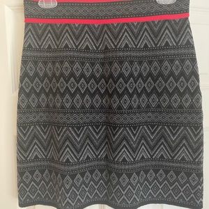 Krimson & Klover 100% Merino Wool Blck and White w/ Red Trim Elastic Waist Skirt